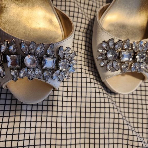 Nine west satin heels - Picture 2 of 5